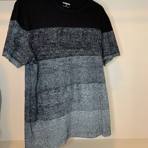 Men’s grey and black t shirt